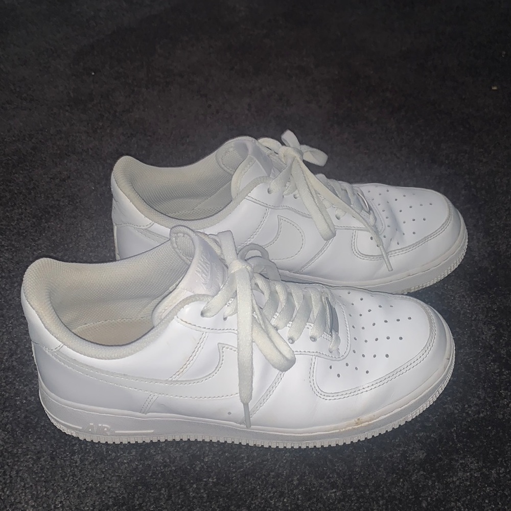 Women’s Nike Airforce 1s size 9